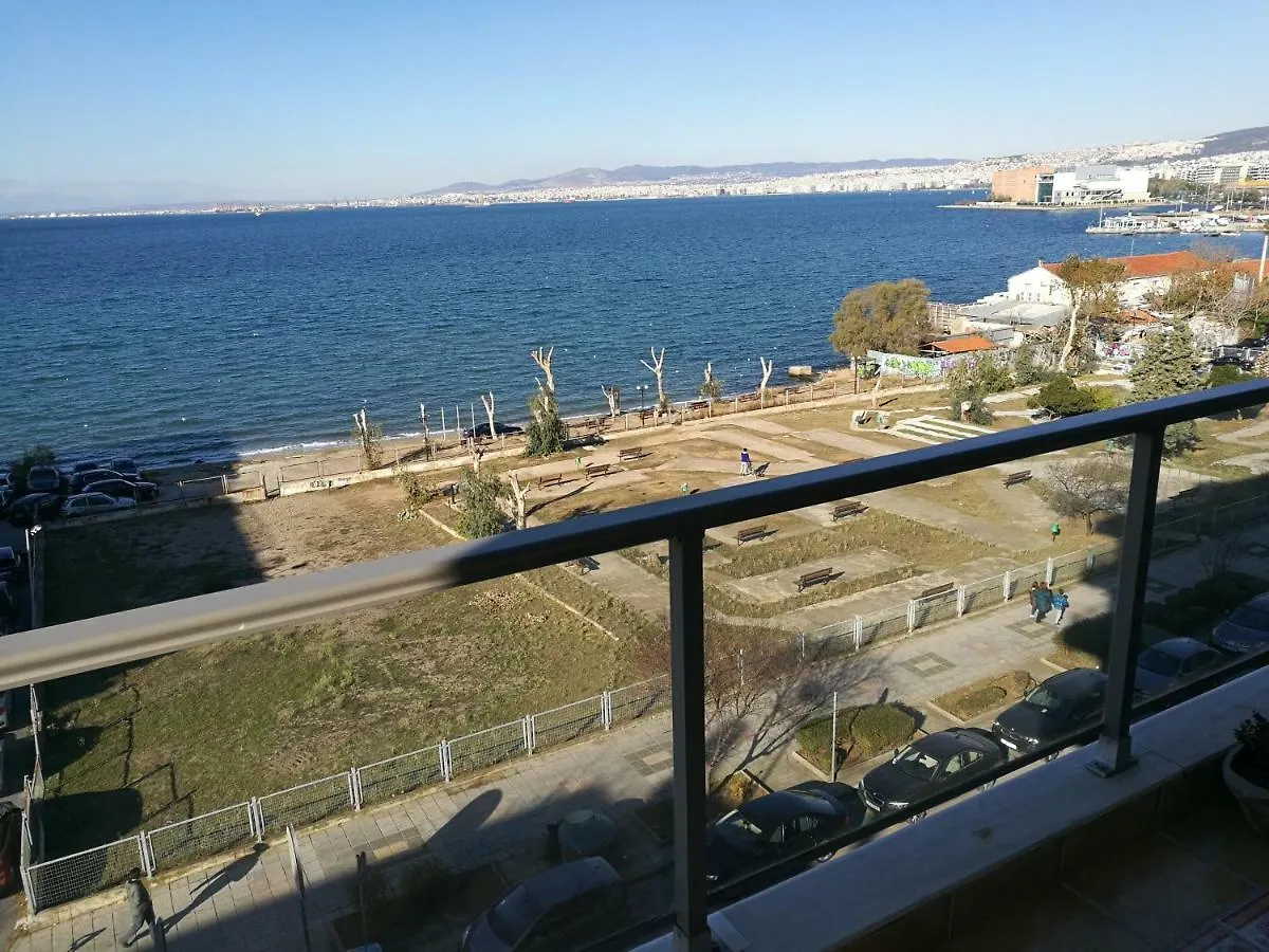 Seafront Family Apartment & Free Parking, The Cruiseflat 테살로니키